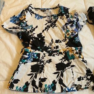 Jaanuu scrub tops- S